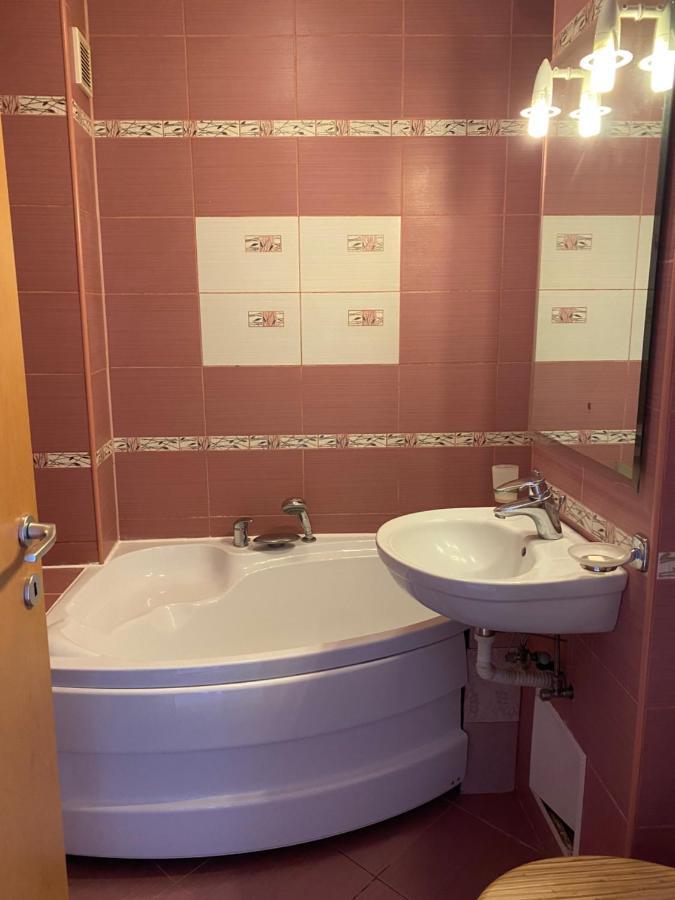 Ferienwohnung Sendy Apartman 2 Sfântu-Gheorghe Exterior foto